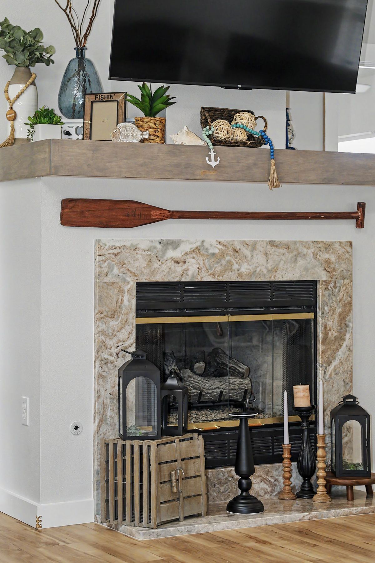 The mantel, the oar and the driftwood at The Rusty Hook Riverhouse, Old Homosassa, Florida