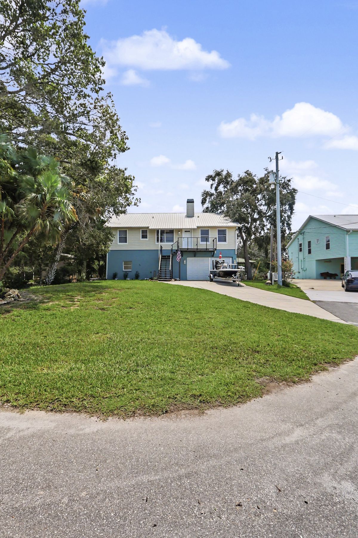 The quiet street the house sits on at The Rusty Hook Riverhouse, Old Homosassa, Florida