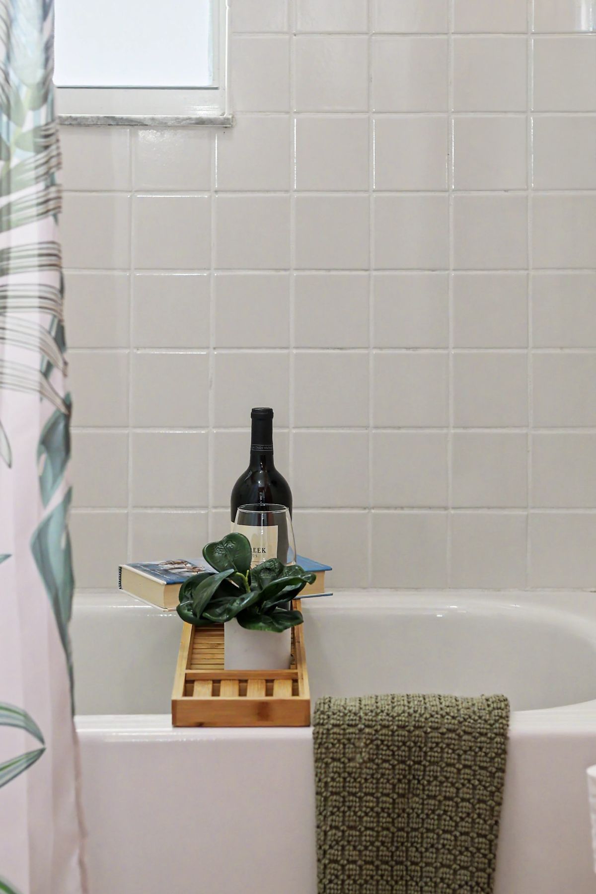 The tub, set up for a long soak at The Rusty Hook Riverhouse, Old Homosassa, Florida