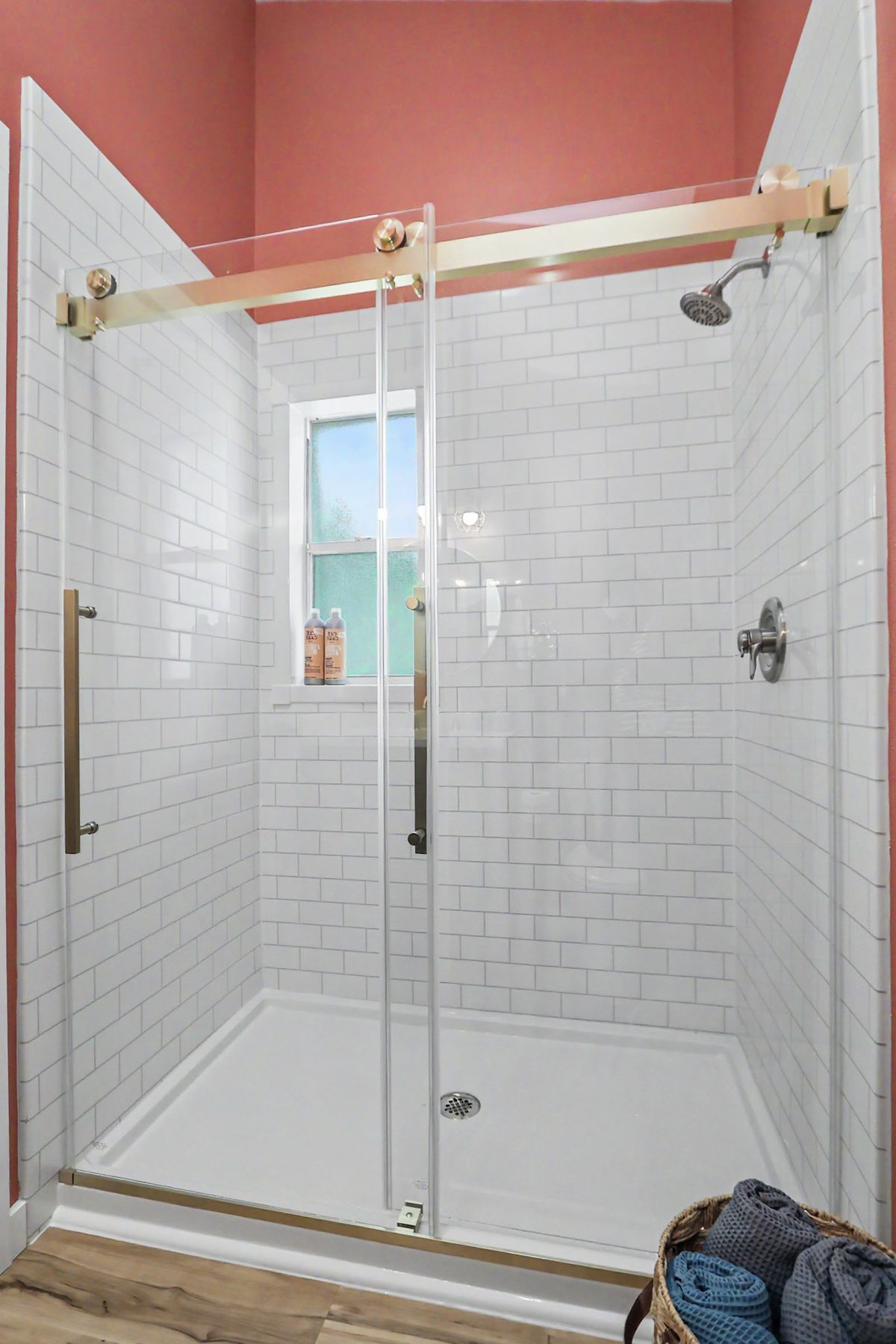 The glass walk-in shower at The Rusty Hook Riverhouse, Old Homosassa, Florida