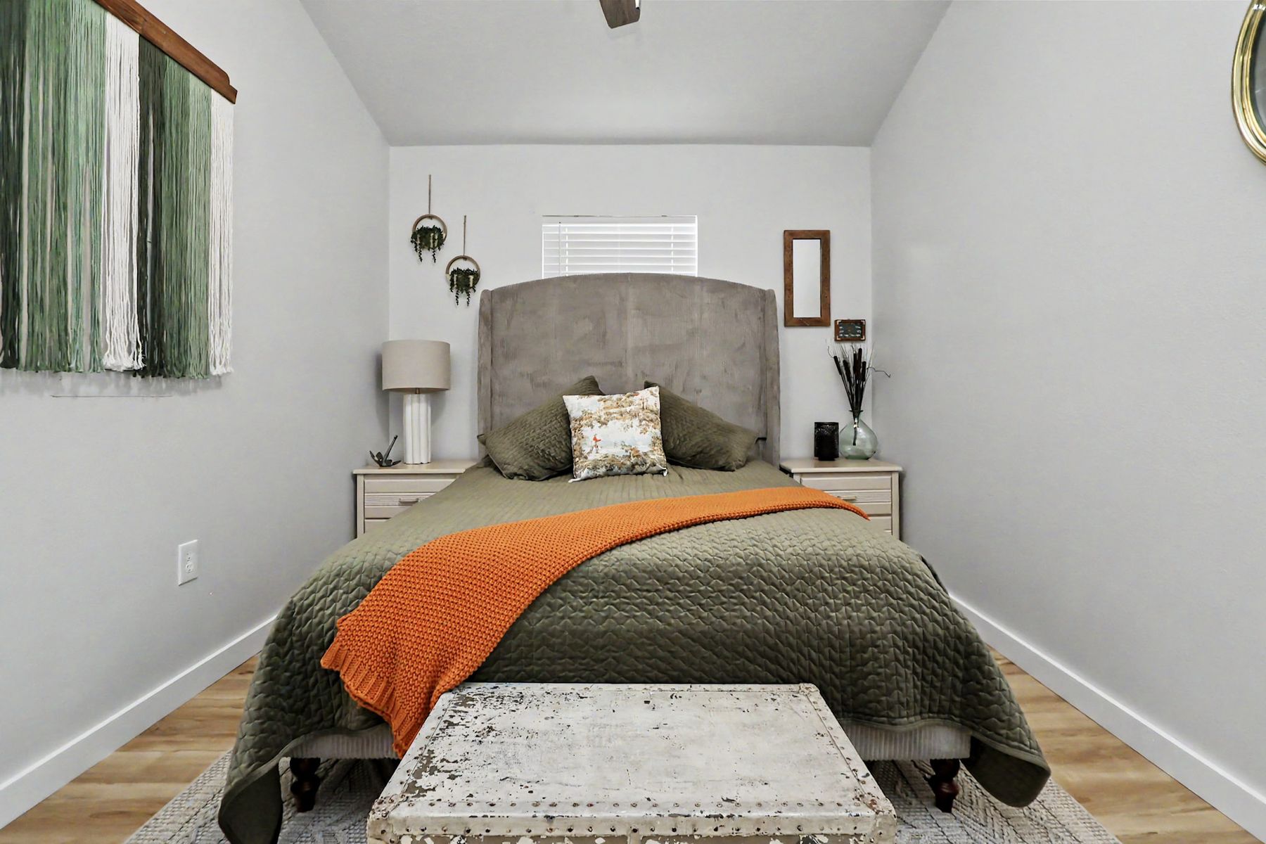 Queen bed, carved headboard, warm quilt at The Rusty Hook Riverhouse, Old Homosassa, Florida