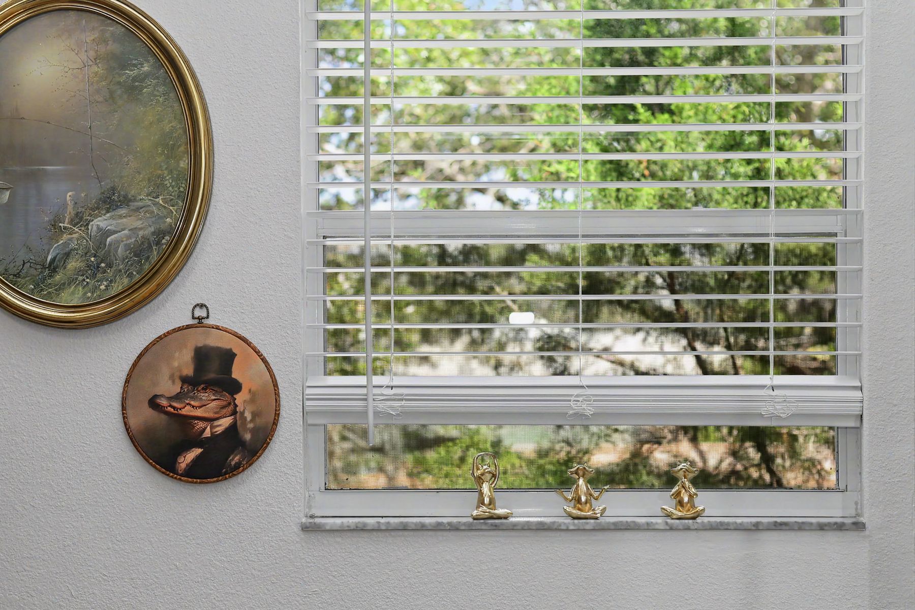 Louvred window and the green outside at The Rusty Hook Riverhouse, Old Homosassa, Florida